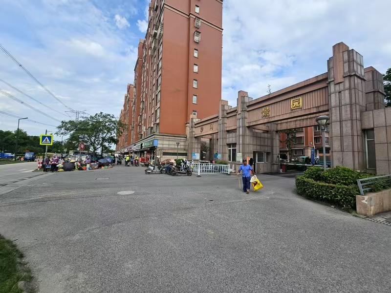 好运转（豆花烤鱼烧烤）成熟小区门口烧烤店转让，房租2.6万/年