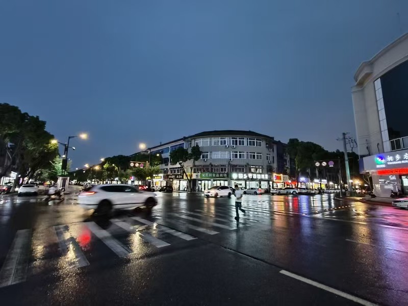 好运转（沸腾鱼馆）主街十字路口旁纯一层110㎡餐饮店转让