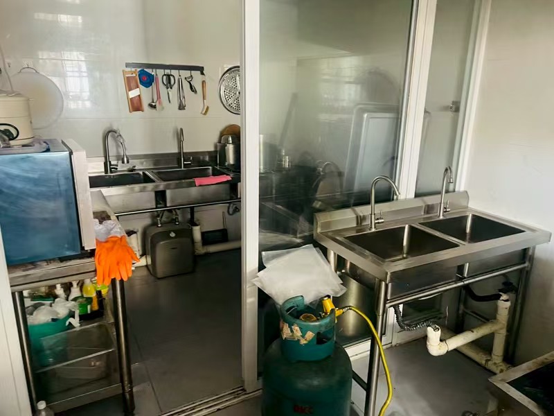 好运转（千禧米线）幼儿园门口小吃店8千元转让、含设备
