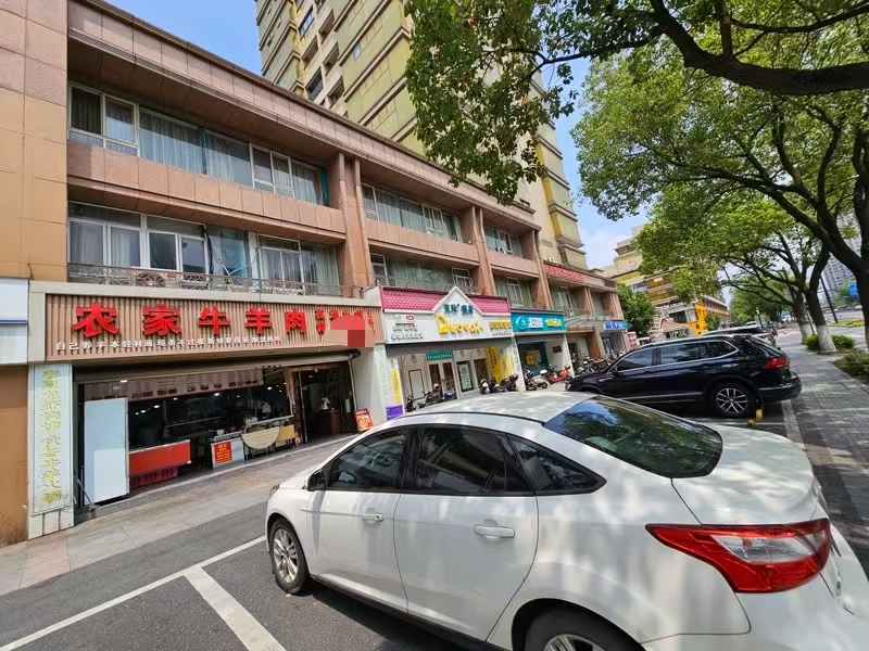 好运转（农家牛羊肉）纯一层180㎡餐饮店转让、已开了8年
