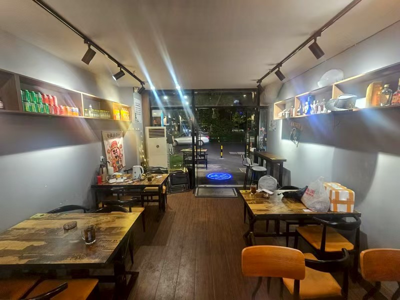 好运转（失眠烧鸟）桐乡40㎡烧烤店转让.可外摆.房租2000/月