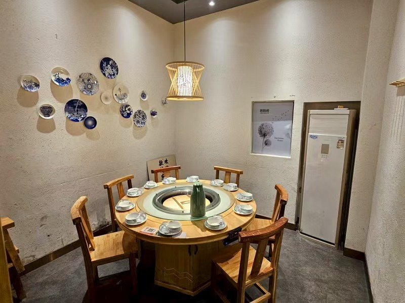 好运转（俏冬娘地锅鸡）桐乡餐饮专区中心位置纯一层3间150㎡餐饮店转让