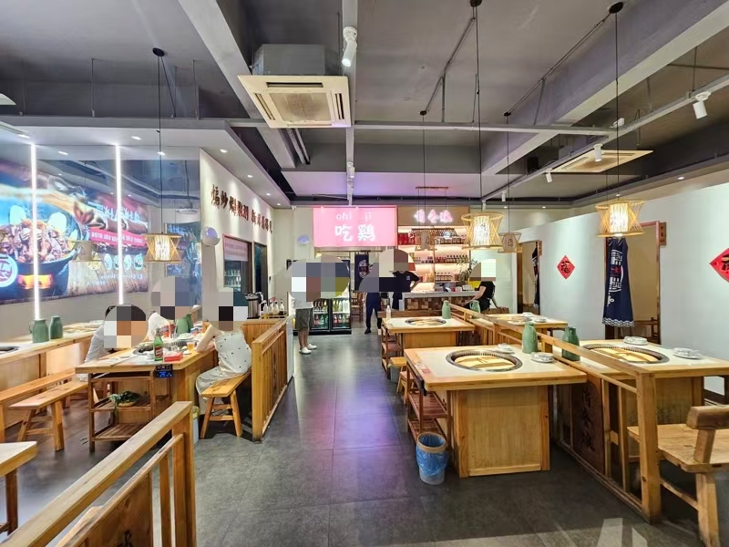 好运转（俏冬娘地锅鸡）桐乡餐饮专区中心位置纯一层3间150㎡餐饮店转让