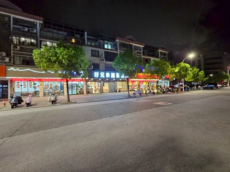 好运转（俏冬娘地锅鸡）桐乡餐饮专区中心位置纯一层3间150㎡餐饮店转让