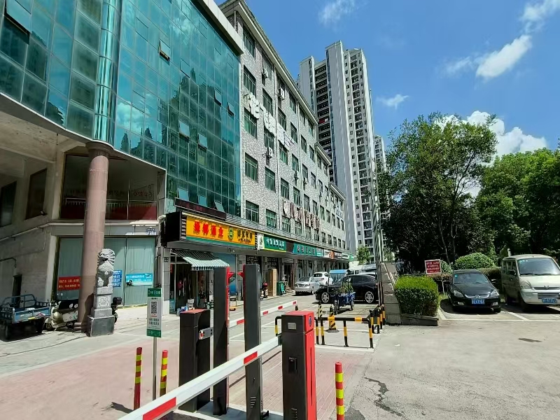好运转（亮妆森巴汽车膜）嘉兴市秀州区正原北路五间大门面旺铺转让