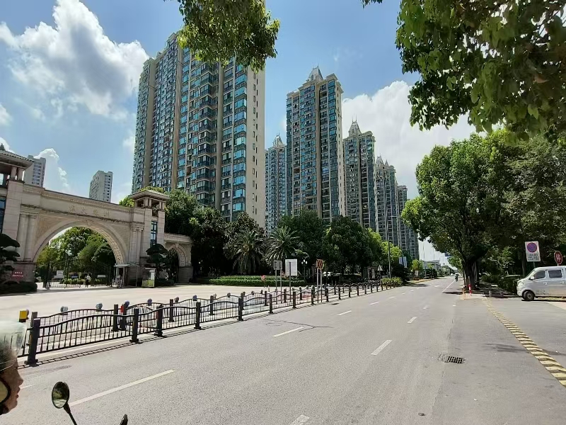 好运转（亮妆森巴汽车膜）嘉兴市秀州区正原北路五间大门面旺铺转让