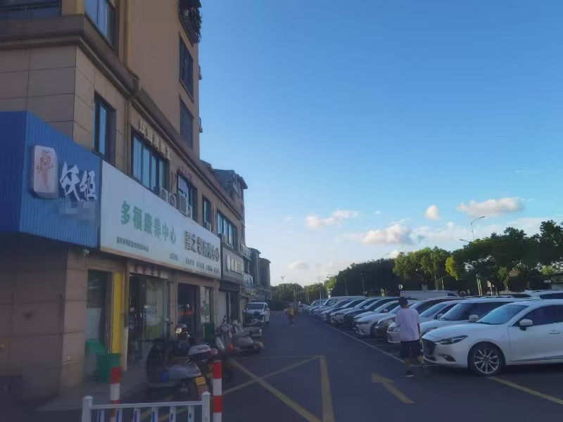 好运转（妖姬棋牌）泾水公寓一区小区门口208㎡棋牌室店转让、