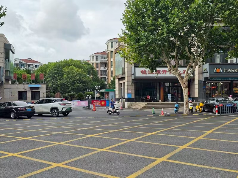 好运转（华优生活超市）平湖市两个小区门口258平超市转让