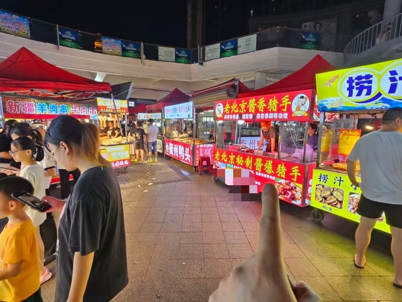 好运转（酱香猪手）蕞大夜市中心位置12㎡夜市摊位5千元转让 