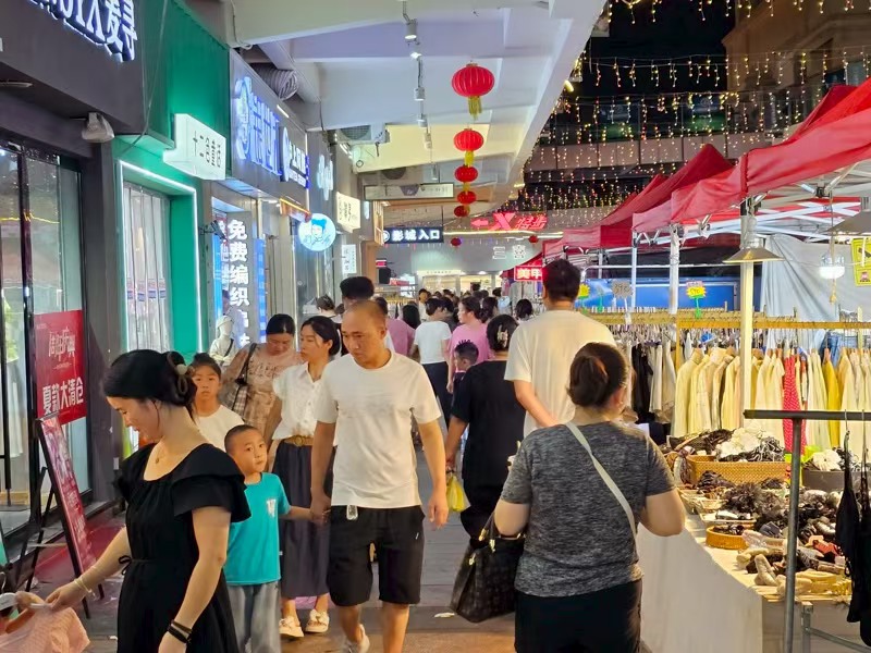 好运转（酱香猪手）蕞大夜市中心位置12㎡夜市摊位5千元转让 