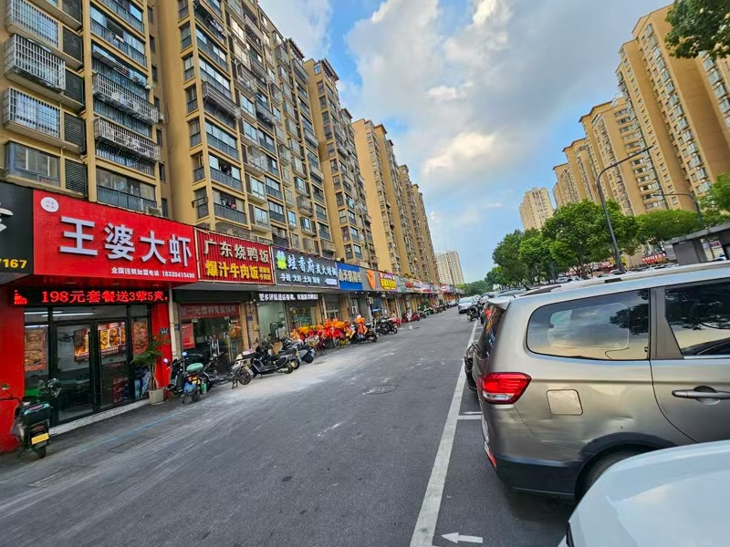 好运转（落汤鱼）工业区附近.餐饮街区140平纯一层餐饮店转让