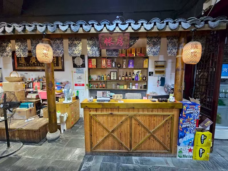 好运转（老街餐饮）南湖景区游客中心100多米.纯一层380平餐饮店转让