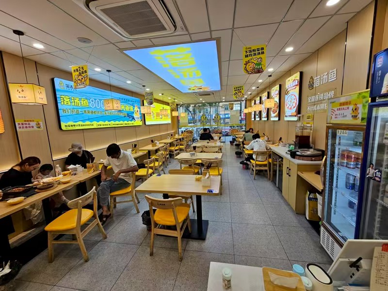 好运转（落汤鱼）工业区附近.餐饮街区140平纯一层餐饮店转让