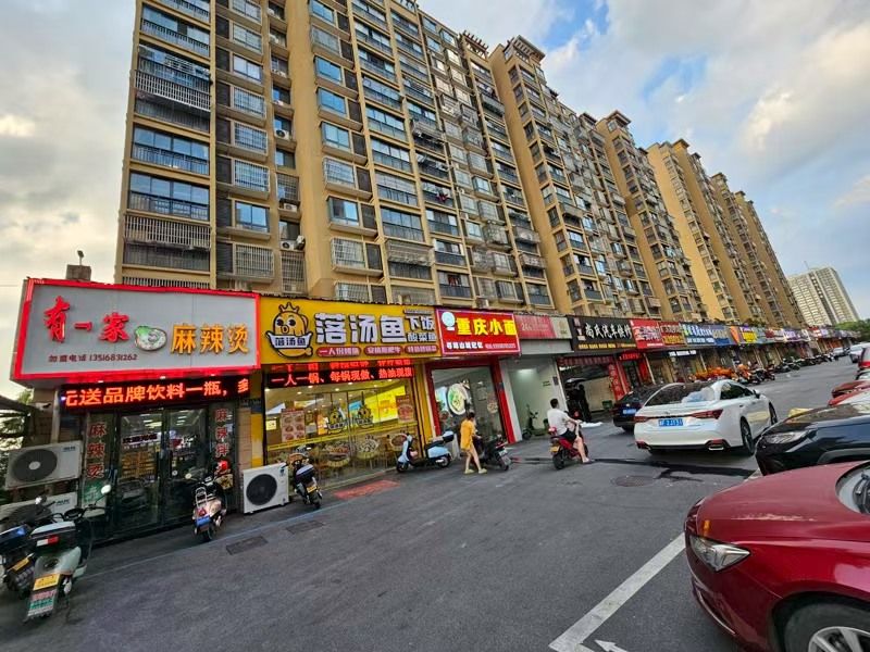 好运转（落汤鱼）工业区附近.餐饮街区140平纯一层餐饮店转让