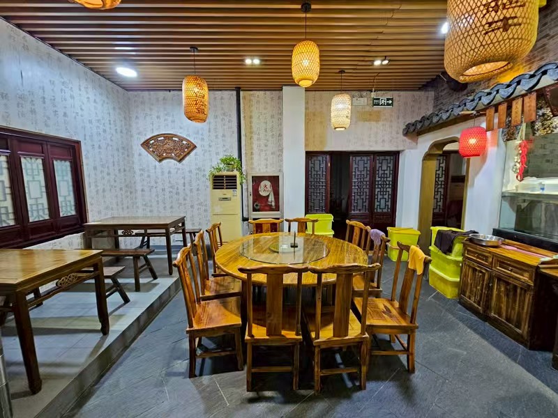 好运转（老街餐饮）南湖景区游客中心100多米.纯一层380平餐饮店转让