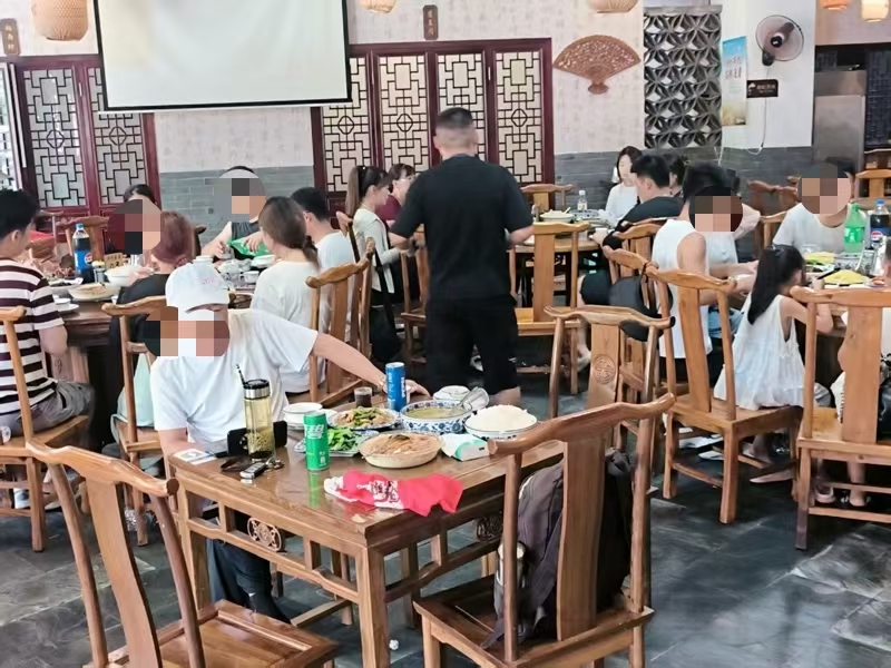好运转（老街餐饮）南湖景区游客中心100多米.纯一层380平餐饮店转让