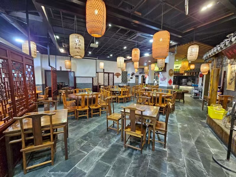 好运转（老街餐饮）南湖景区游客中心100多米.纯一层380平餐饮店转让