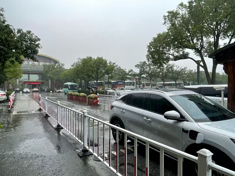 好运转（老街餐饮）南湖景区游客中心100多米.纯一层380平餐饮店转让