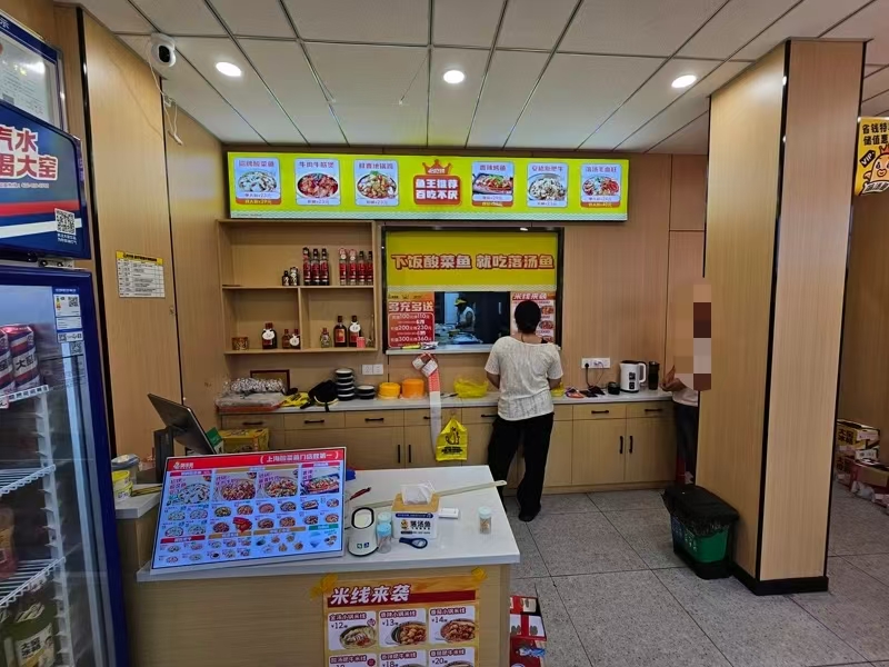 好运转（落汤鱼）工业区附近.餐饮街区140平纯一层餐饮店转让