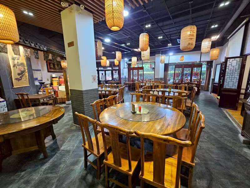 好运转（老街餐饮）南湖景区游客中心100多米.纯一层380平餐饮店转让