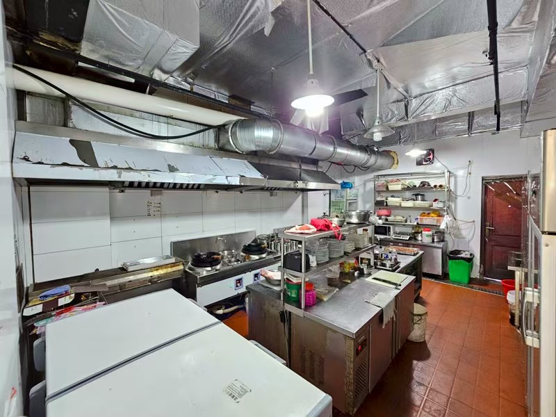 好运转（三江鱼.东北铁锅炖）工业重镇.凯旋路主街纯一层170㎡餐饮店转让