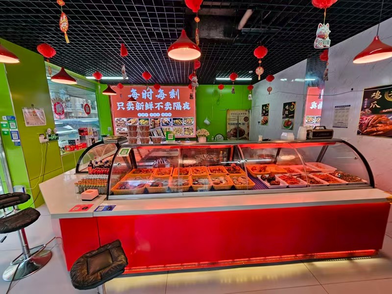 好运转（每时每刻卤味店）小区进口第一家65平卤味店转让、可做餐饮