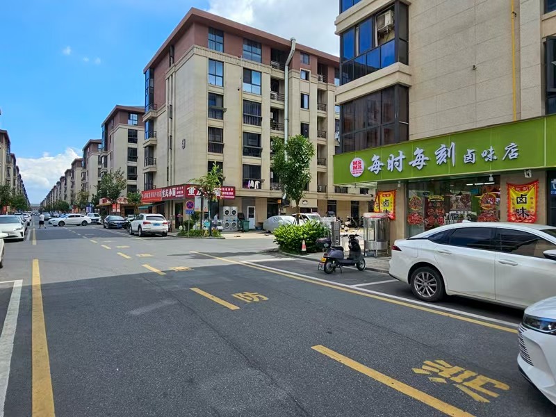 好运转（每时每刻卤味店）小区进口第一家65平卤味店转让、可做餐饮