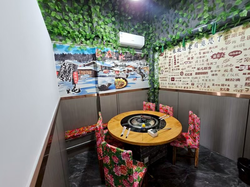 好运转（东北特色铁锅炖）工业区餐饮街180平餐饮店转让、可外摆