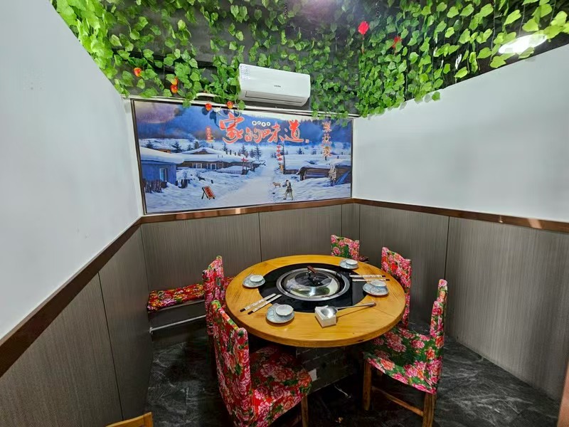 好运转（东北特色铁锅炖）工业区餐饮街180平餐饮店转让、可外摆
