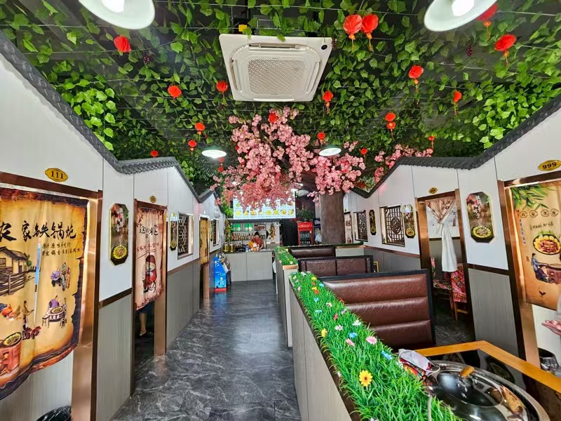 好运转（东北特色铁锅炖）工业区餐饮街180平餐饮店转让、可外摆