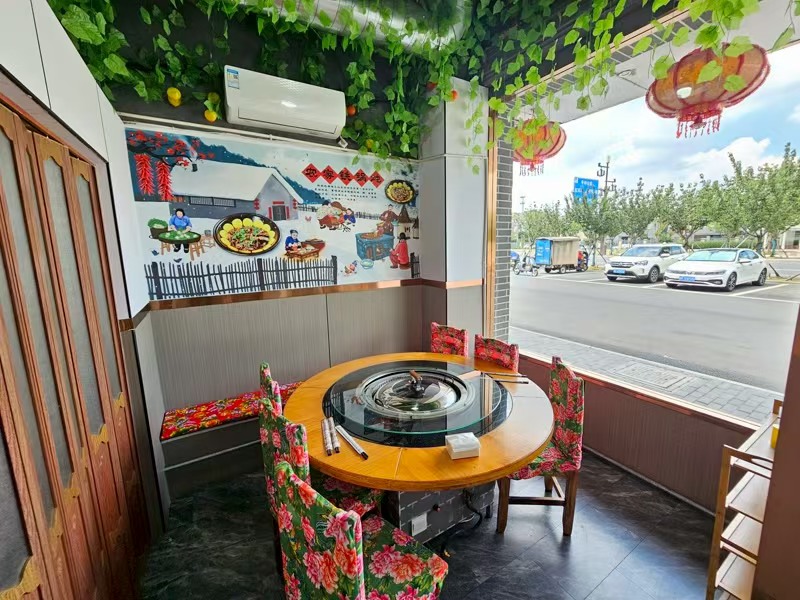 好运转（东北特色铁锅炖）工业区餐饮街180平餐饮店转让、可外摆