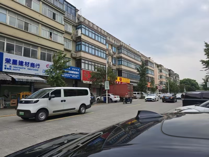 好运转（696）桐乡山门街南路零食店空转可餐饮
