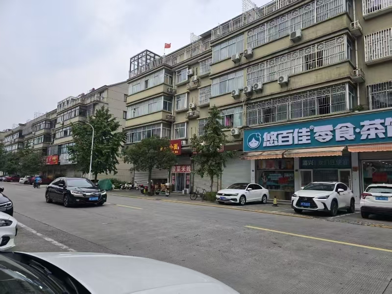 好运转（696）桐乡山门街南路零食店空转可餐饮