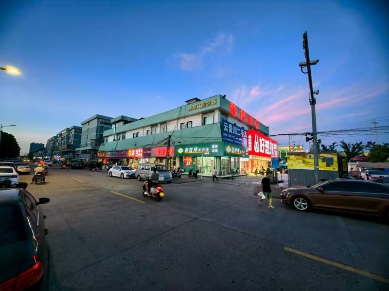好运转（好想来）嘉善县农贸市场门口正拐角好想来零食店转让