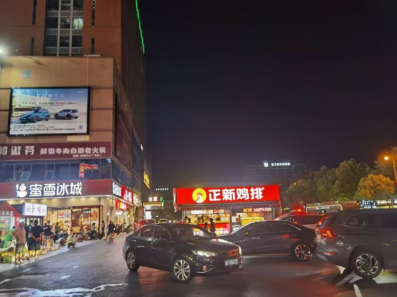 好运转（夸父炸串）佳源广场大型停车场进出口18㎡炸串店转让、