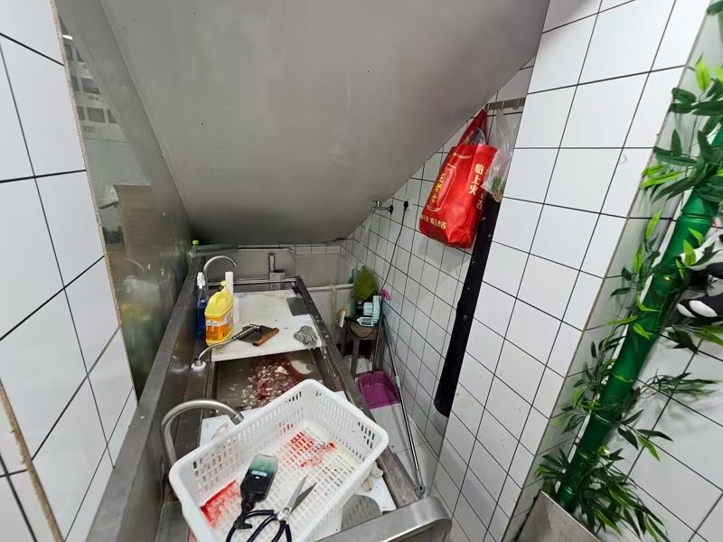 好运转（香酥爆鱼）友谊农贸市场正大门进出口20平爆鱼店转让