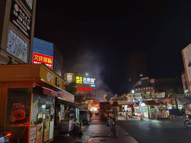 好运转（夸父炸串）佳源广场大型停车场进出口18㎡炸串店转让、