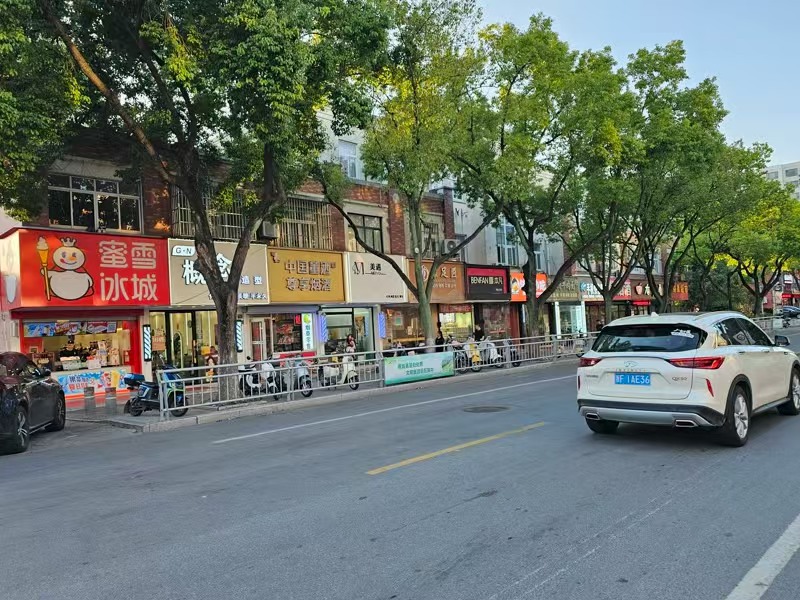 好运转（玲妹美蛙自助火锅）月营收20万+火锅店转让、主因太忙