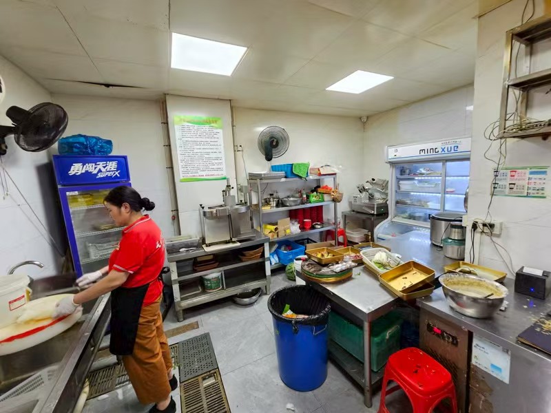 好运转（玲妹美蛙自助火锅）月营收20万+火锅店转让、主因太忙