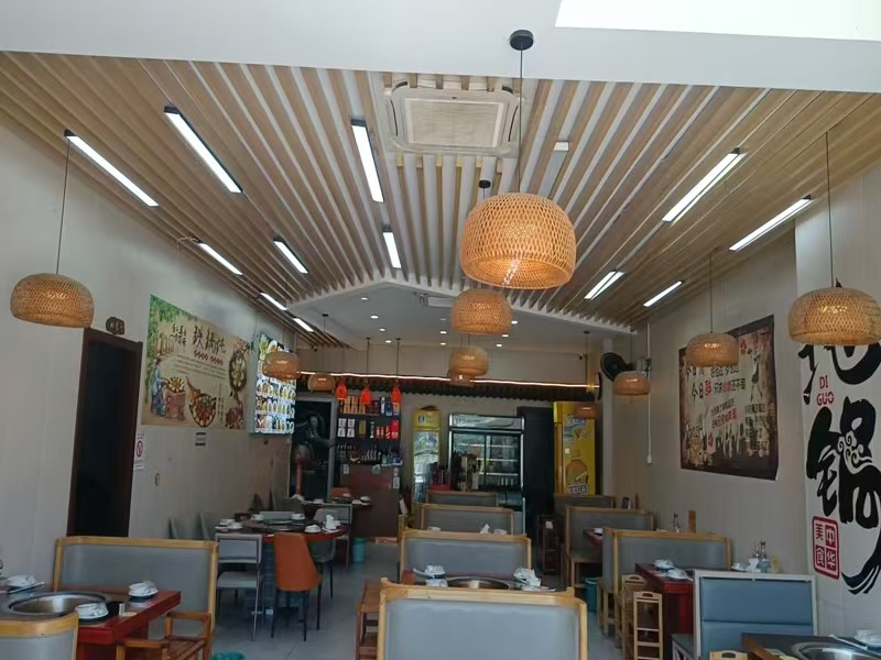 好运转（地锅故事）正拐角纯一层216㎡餐饮店转让、以成熟居民小区、工业厂区为主