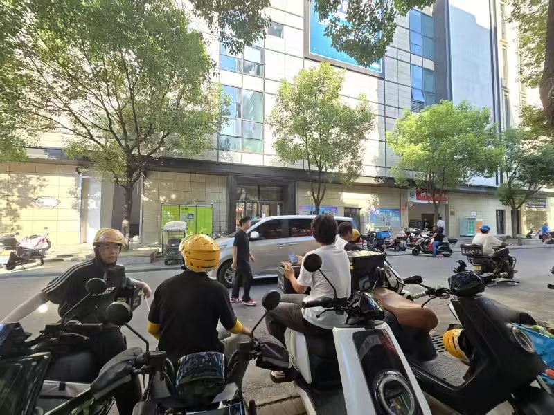 好运转（708）平湖十字路口拐角餐饮店转让