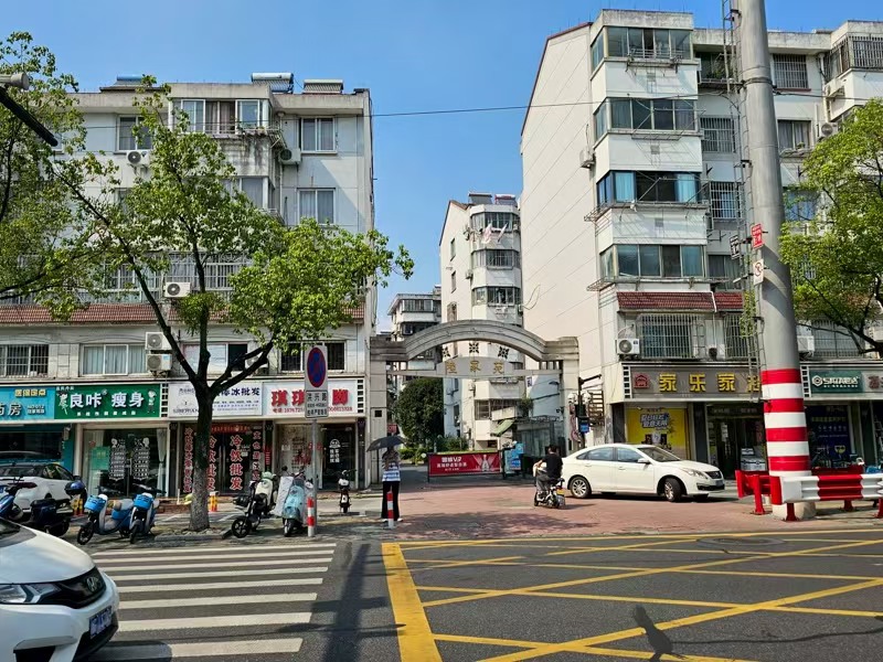 好运转（小蔡门窗）友谊街附近35平店铺转让、可以开餐饮小吃店