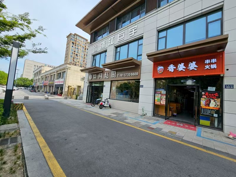 好运转（2万开餐饮店）餐饮街纯一层120平精装餐饮店2万转让