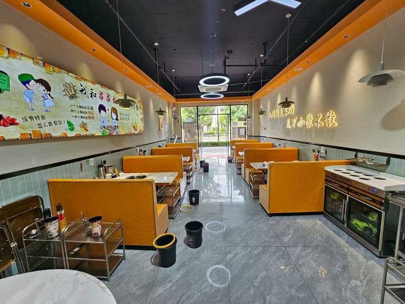 好运转（2万开餐饮店）餐饮街纯一层120平精装餐饮店2万转让