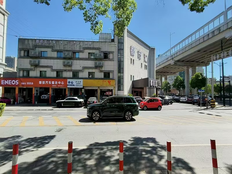 好运转（友谊街旺铺出租）友谊街会养郎德汽车三间门面旺铺出租可以分开出租