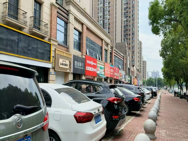 好运转（万达广场旺铺出租）南湖区秋江花苑小区门口旺铺出租