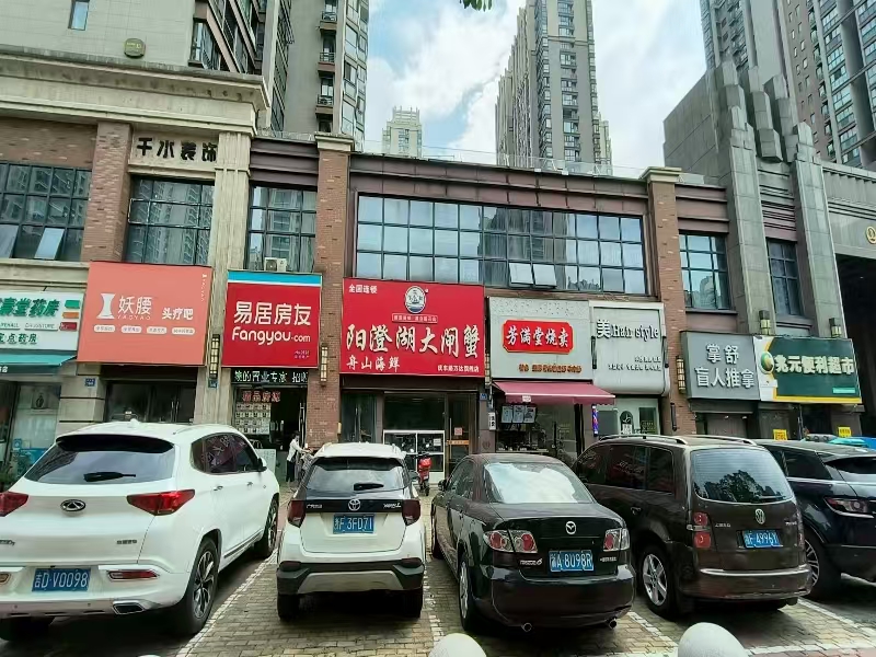 好运转（万达广场旺铺出租）南湖区秋江花苑小区门口旺铺出租