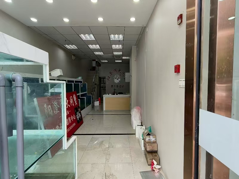 好运转（万达广场旺铺出租）南湖区秋江花苑小区门口旺铺出租