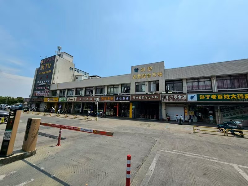 好运转（新疆特色烧烤）88平烧烤店转让、门前可外摆、旁边是KTV
