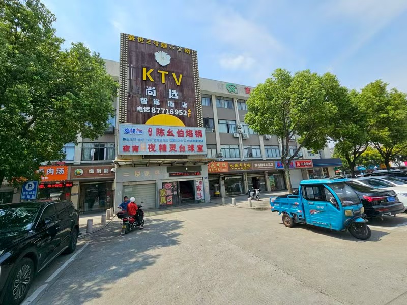 好运转（新疆特色烧烤）88平烧烤店转让、门前可外摆、旁边是KTV